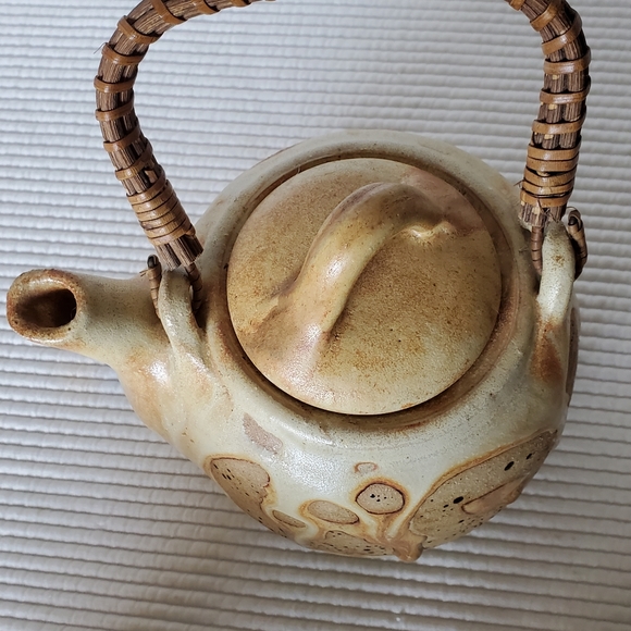 Handmade Studio Pottered Teapot Vintage Art Pottery Brown Beige Signed VB 32oz - Picture 6 of 11